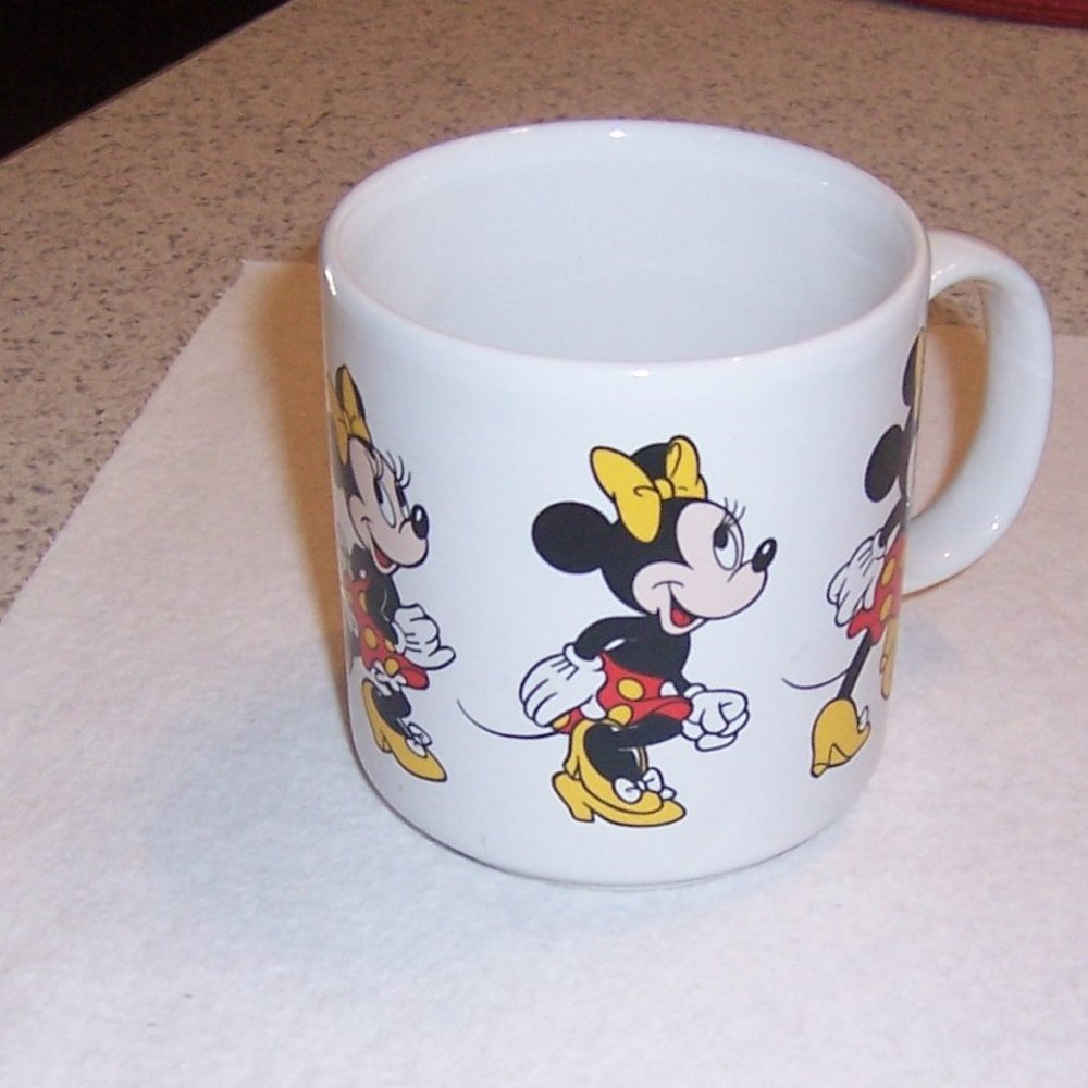 MINNIE MOUSE DISNEY 1980'S MUG " Stepping Around” POLKA DOT SKIRT, YELLOW SHOES.